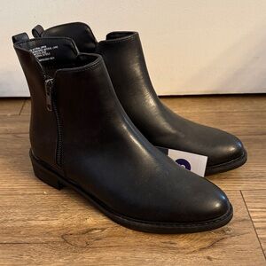 Universal Thread Black Ankle Boots Size 6 Memory Foam New With Tags